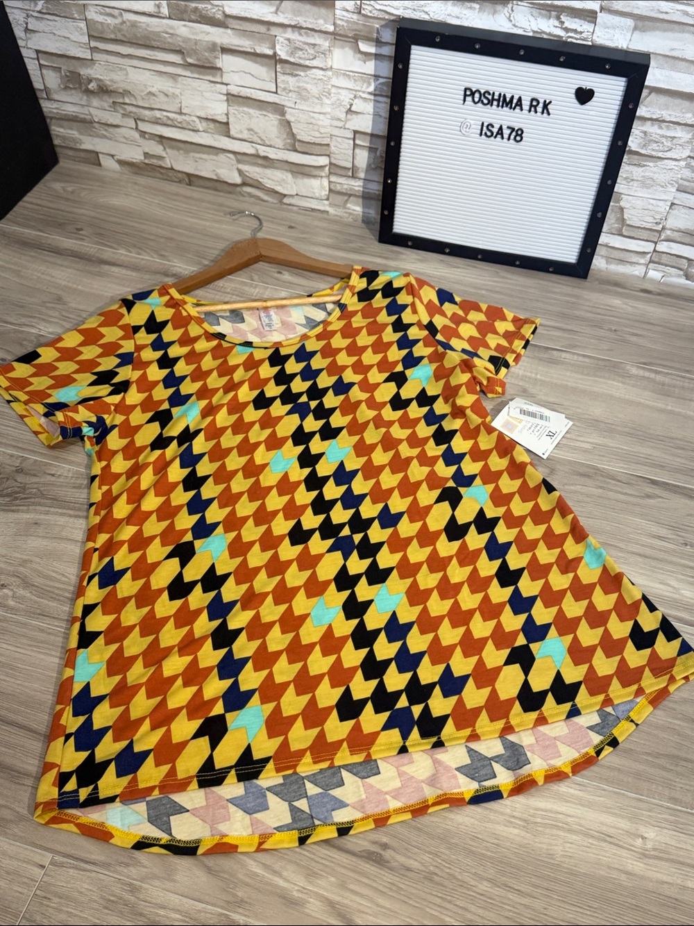 LuLaRoe Short Sleeve Chevron Geometric Top - Yellow Multi XL Classic Tee